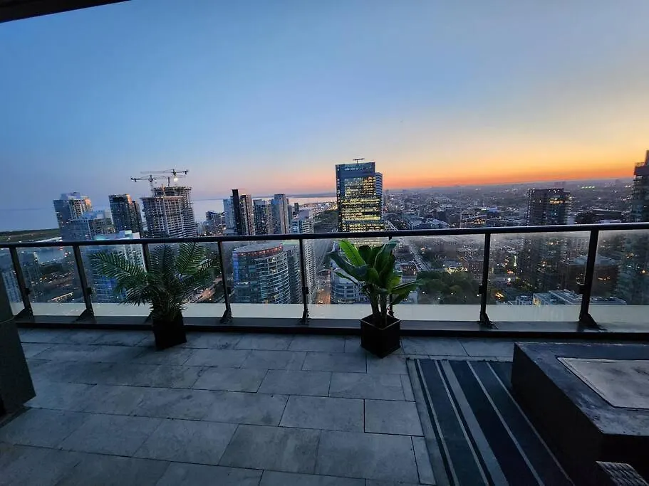 דירות טורונטו 5-Star Panoramic View And Large Terrace By Cn Tower 0*,  קנדה