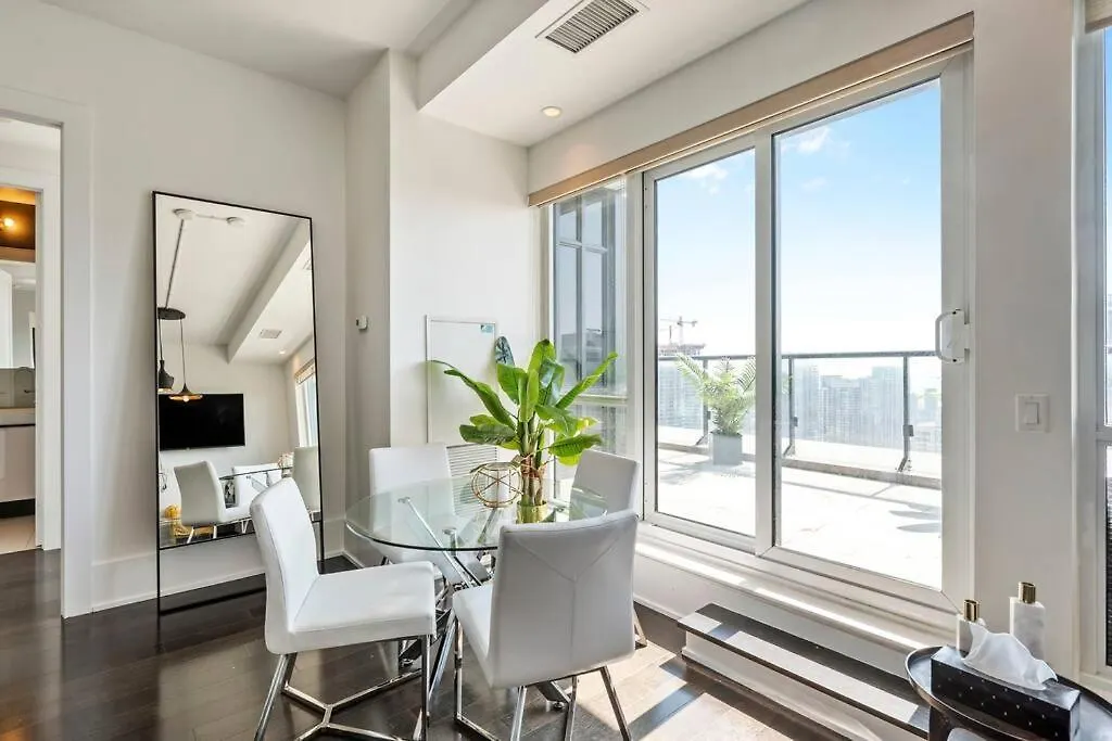 דירות טורונטו 5-Star Panoramic View And Large Terrace By Cn Tower 0*,  קנדה